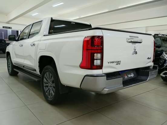 MITSUBISHI-TRITON-2.4 BITURBO DIESEL CD HPE 4X4 AUTOMÁTICO MITSUBISHI-TRITON-2025