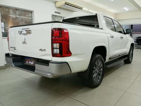 MITSUBISHI-TRITON-2.4 BITURBO DIESEL CD HPE 4X4 AUTOMÁTICO MITSUBISHI-TRITON-2025