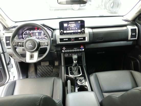 MITSUBISHI-TRITON-2.4 BITURBO DIESEL CD HPE 4X4 AUTOMÁTICO MITSUBISHI-TRITON-2025