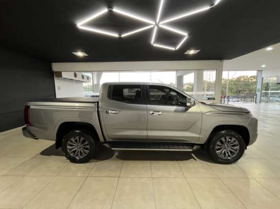 MITSUBISHI-TRITON-2025