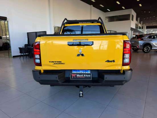 MITSUBISHI-TRITON-2.4 BITURBO DIESEL CD SAVANA 4X4 AUTOMÁTICO MITSUBISHI-TRITON-2025