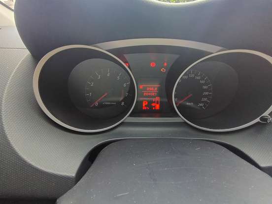 MITSUBISHI-OUTLANDER-2011