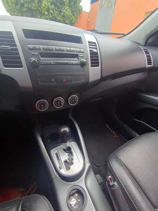 MITSUBISHI-OUTLANDER-2011