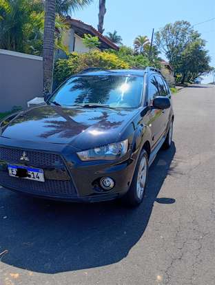 MITSUBISHI-OUTLANDER-2011