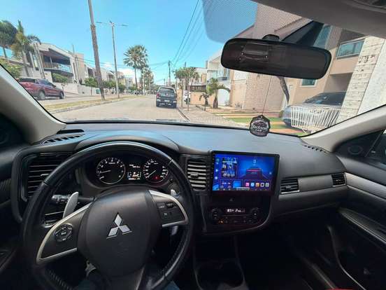 MITSUBISHI-OUTLANDER-2014