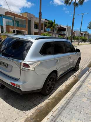 MITSUBISHI-OUTLANDER-2014