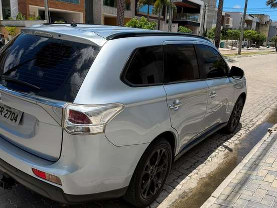 MITSUBISHI-OUTLANDER-2.0 16V GASOLINA 4P AUTOMÁTICO MITSUBISHI-OUTLANDER-2014