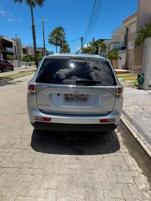 MITSUBISHI-OUTLANDER-2014