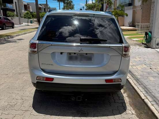 MITSUBISHI-OUTLANDER-2.0 16V GASOLINA 4P AUTOMÁTICO MITSUBISHI-OUTLANDER-2014