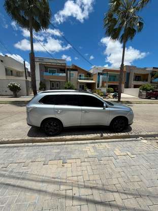 MITSUBISHI-OUTLANDER-2014