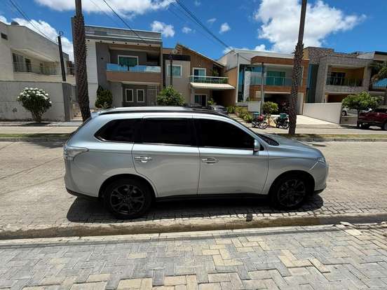 MITSUBISHI-OUTLANDER-2.0 16V GASOLINA 4P AUTOMÁTICO MITSUBISHI-OUTLANDER-2014