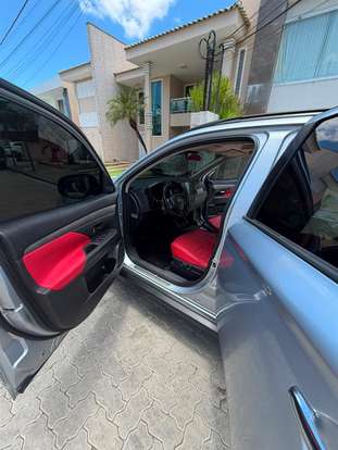 MITSUBISHI-OUTLANDER-2014