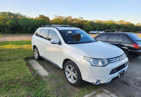 MITSUBISHI-OUTLANDER-2014
