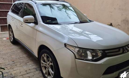 MITSUBISHI-OUTLANDER-2014