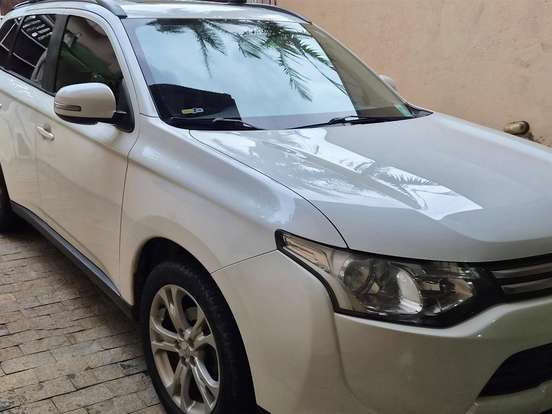 MITSUBISHI-OUTLANDER-2.0 16V GASOLINA 4P AUTOMÁTICO MITSUBISHI-OUTLANDER-2014