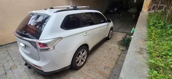 MITSUBISHI-OUTLANDER-2014