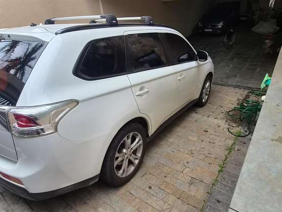 MITSUBISHI-OUTLANDER-2.0 16V GASOLINA 4P AUTOMÁTICO MITSUBISHI-OUTLANDER-2014