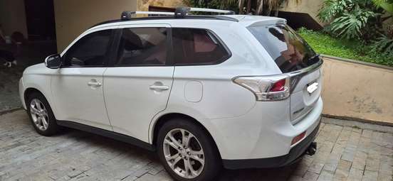 MITSUBISHI-OUTLANDER-2.0 16V GASOLINA 4P AUTOMÁTICO MITSUBISHI-OUTLANDER-2014