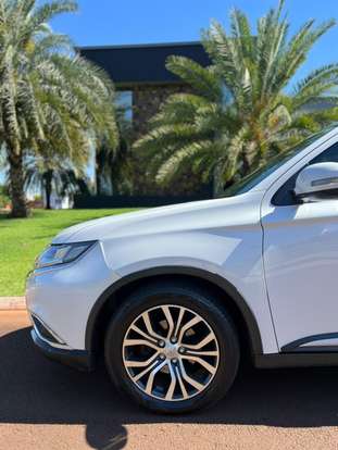 MITSUBISHI-OUTLANDER-2015