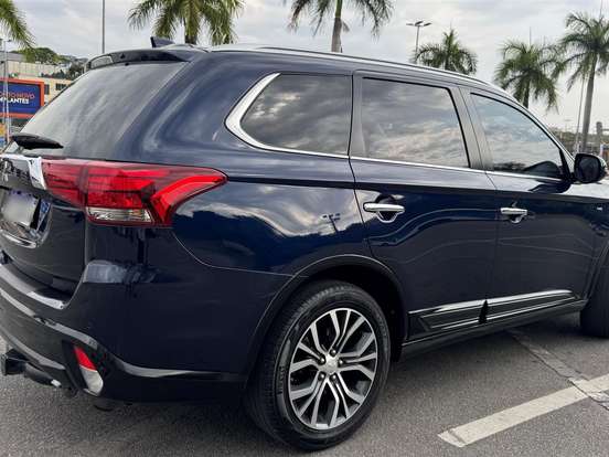 MITSUBISHI-OUTLANDER-3.0 GT 4X4 V6 24V GASOLINA 4P AUTOMÁTICO MITSUBISHI-OUTLANDER-2017