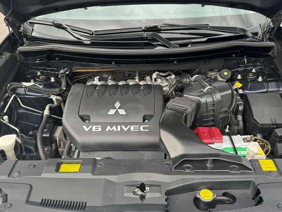 MITSUBISHI-OUTLANDER-3.0 GT 4X4 V6 24V GASOLINA 4P AUTOMÁTICO MITSUBISHI-OUTLANDER-2017