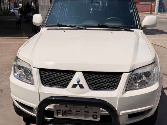 MITSUBISHI-PAJERO TR4-2.0 4X2 16V 140CV FLEX 4P AUTOMÁTICO MITSUBISHI-PAJERO TR4-2013