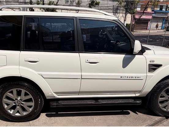 MITSUBISHI-PAJERO TR4-2.0 4X2 16V 140CV FLEX 4P AUTOMÁTICO MITSUBISHI-PAJERO TR4-2013
