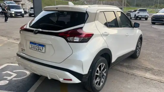 NISSAN-KICKS-2023