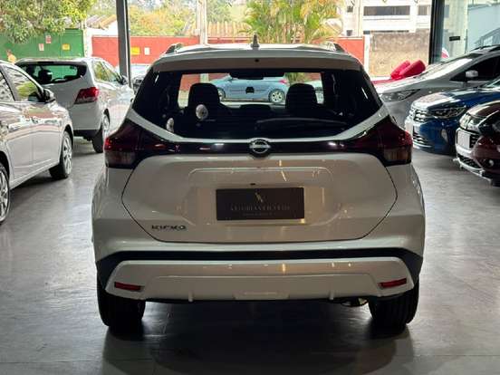 NISSAN-KICKS-2023