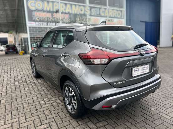 NISSAN-KICKS-2023