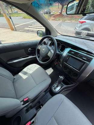NISSAN-LIVINA-2009