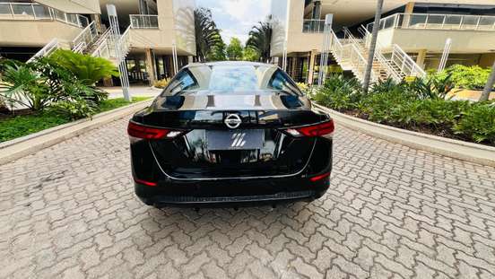 NISSAN-SENTRA-2023