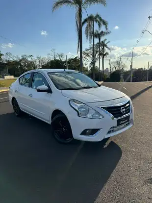 NISSAN-VERSA-2019