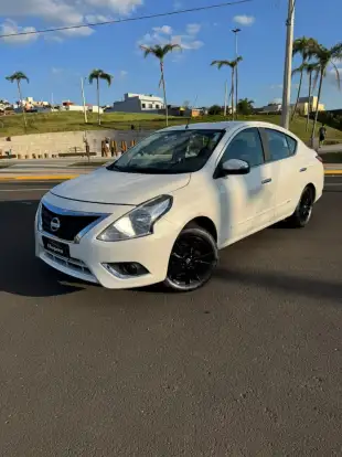 NISSAN-VERSA-2019