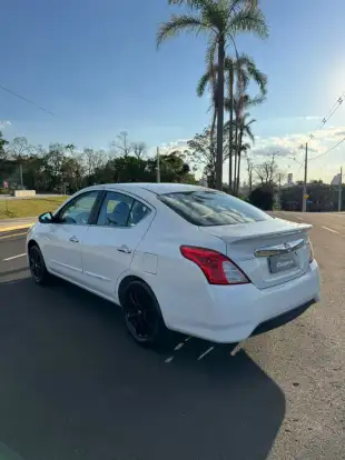 NISSAN-VERSA-2019