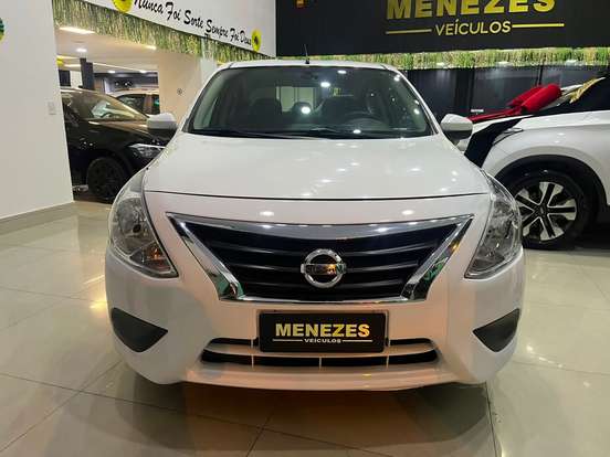 NISSAN-VERSA-2020
