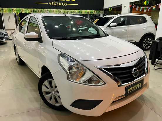 NISSAN-VERSA-2020