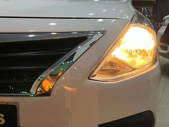 NISSAN-VERSA-2020