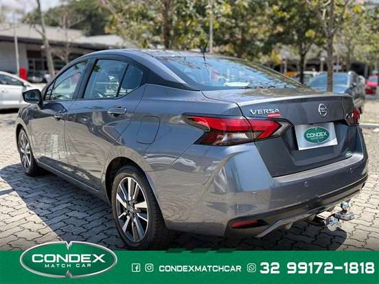 NISSAN-VERSA-2020