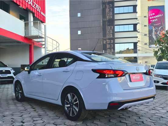 NISSAN-VERSA-2023