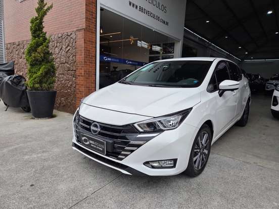 NISSAN-VERSA-2023