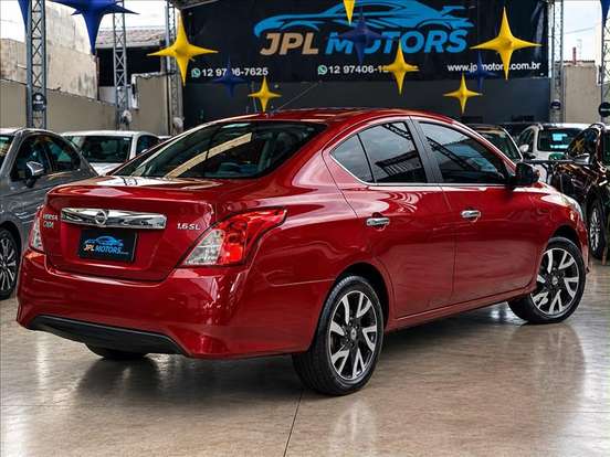 NISSAN-VERSA-2017