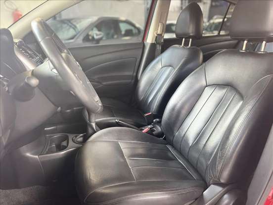 NISSAN-VERSA-2017