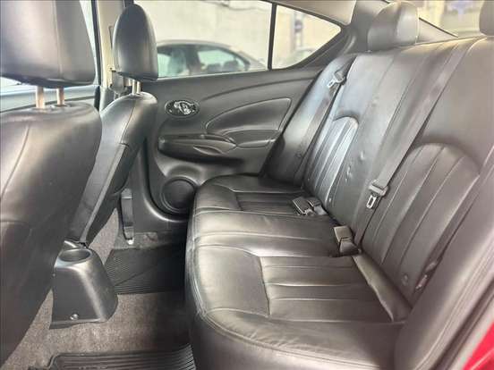 NISSAN-VERSA-2017