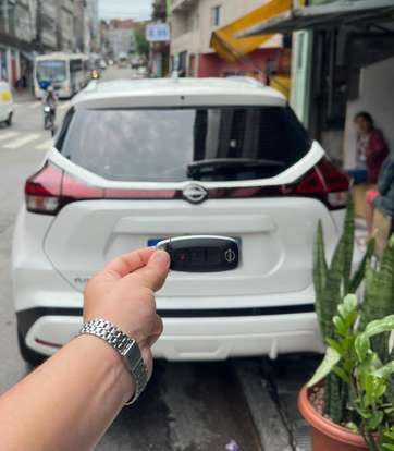 NISSAN-KICKS-2023