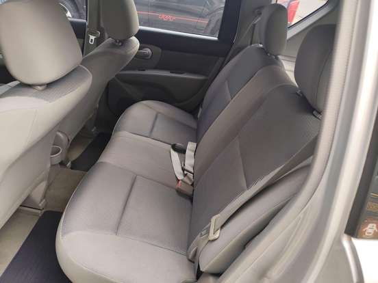 NISSAN-LIVINA-2010