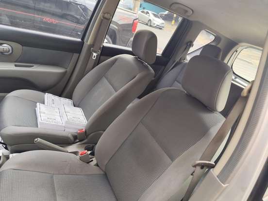 NISSAN-LIVINA-1.8 16V FLEX 4P AUTOMÁTICO NISSAN-LIVINA-2010