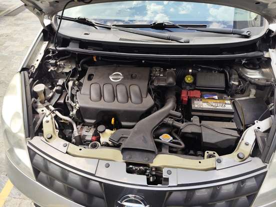 NISSAN-LIVINA-2010