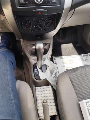NISSAN-LIVINA-2010