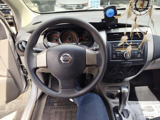NISSAN-LIVINA-2010